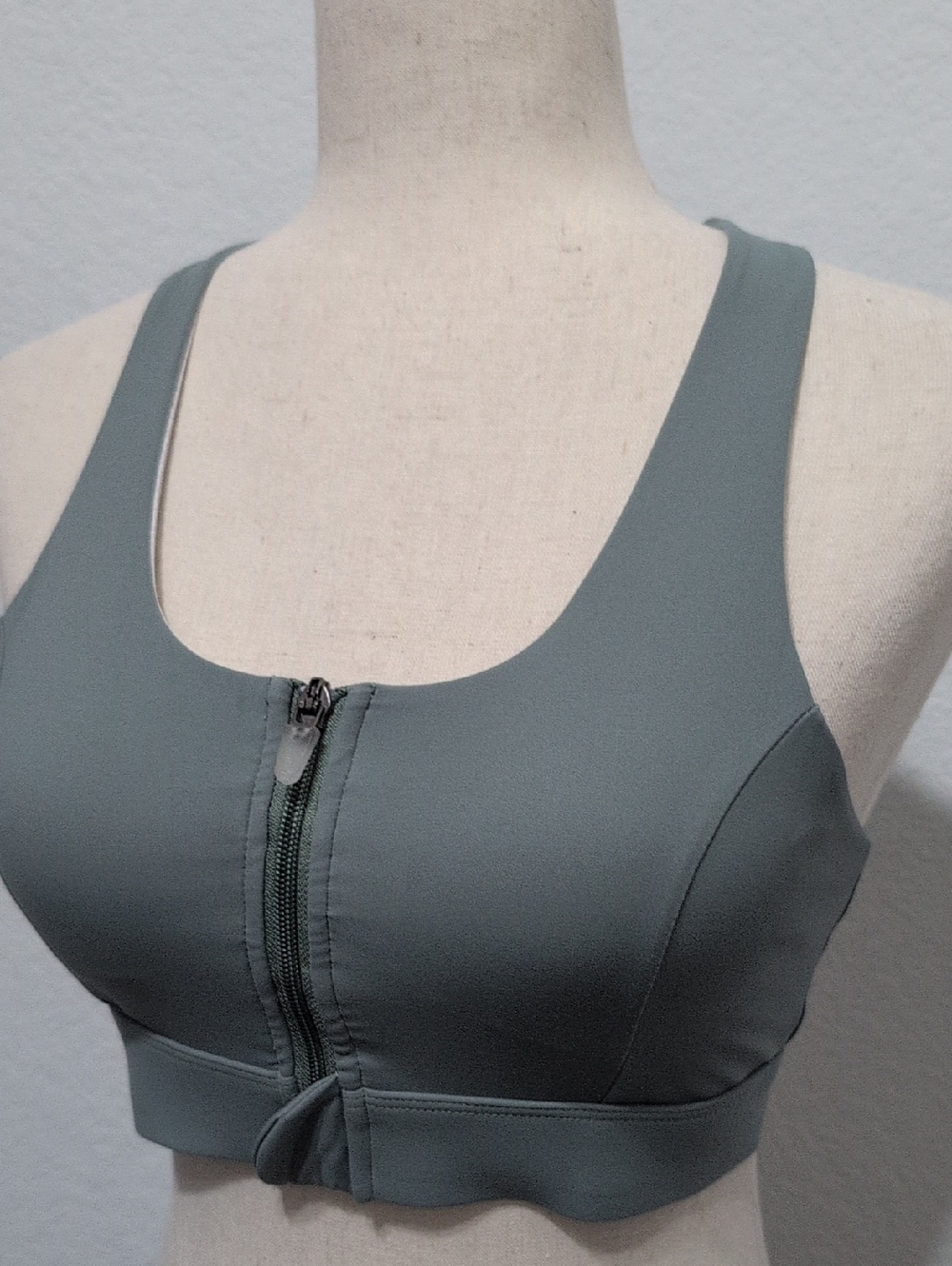 Front Zip High Impact Sports Bra Sage Green Size Small - Picture 2 of 8